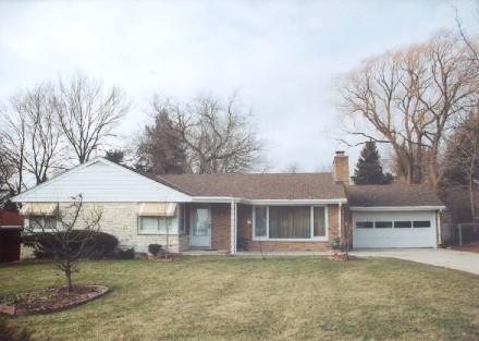420 W Apple Tree Rd., Glendale, WI 53217