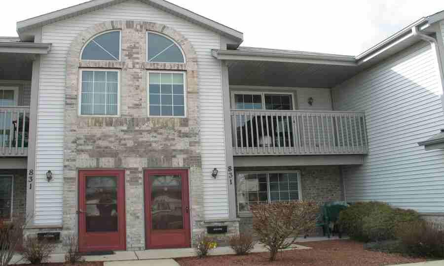 831 Quinlan Dr. #Unit C, Pewaukee, WI 53072