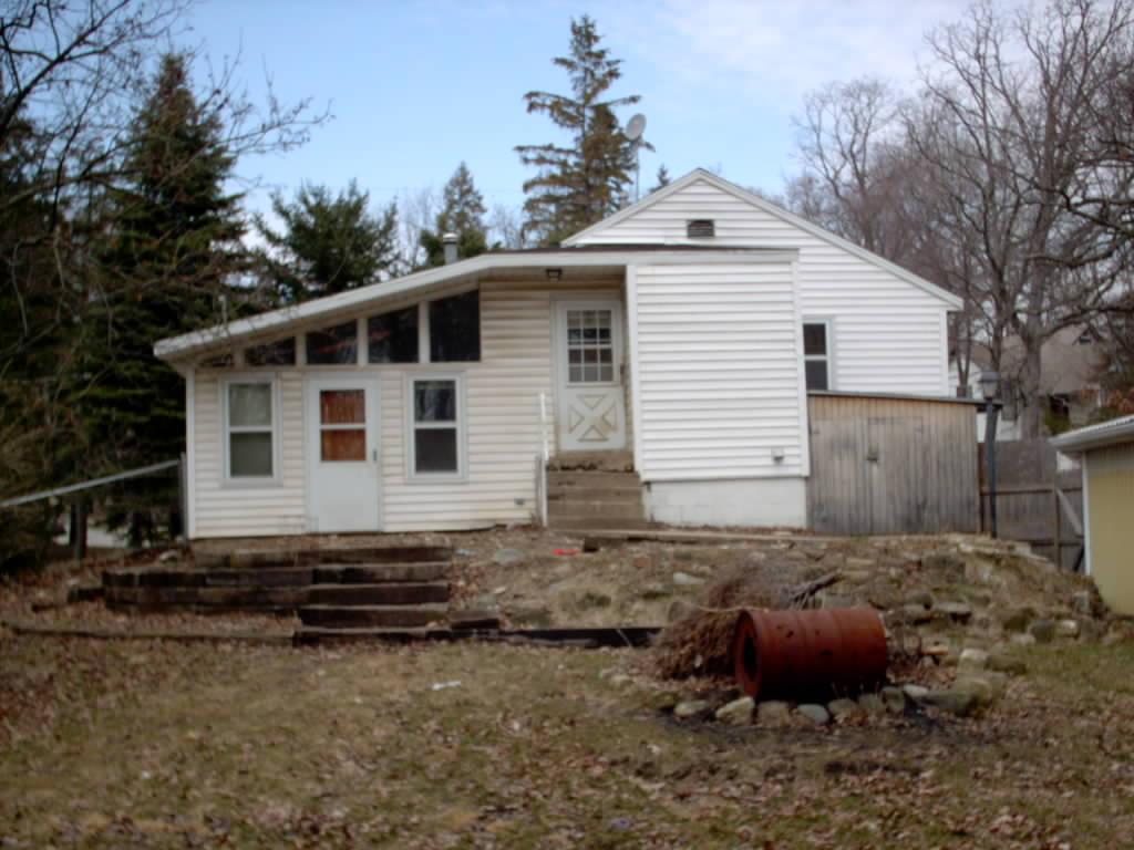 7831 Greendale, Burlington, WI 53105