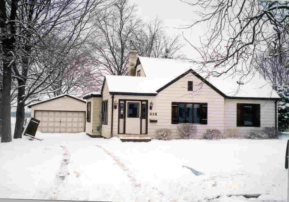 214 Lincoln Ave., Mukwonago, WI 53149