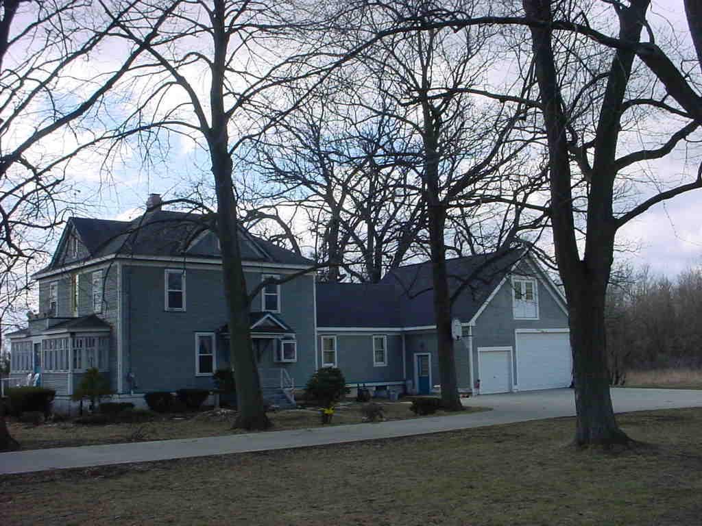 8866 Fox River Rd., Salem, WI 53168
