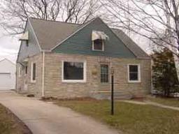 7726 Livingston Ave, Wauwatosa, WI 53213