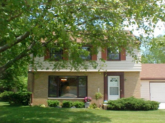 8562 N Manor Ln., Fox Point, WI 53217