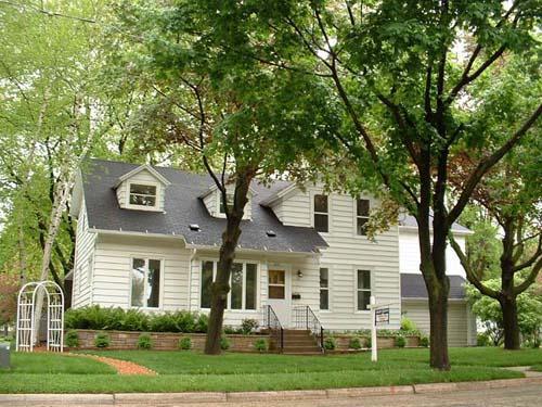 410 S Franklin St., Oconomowoc, WI 53066