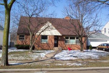 5115 N Santa Monica Blvd, Whitefish Bay, WI 53217