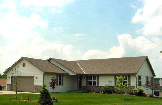 541 Nordic Ct., Slinger, WI 53086