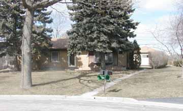 2233 Crestview Ct., Wauwatosa, WI 53226