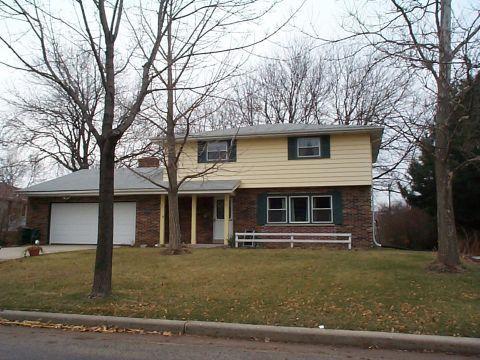 3014 N 122nd St., Wauwatosa, WI 53222