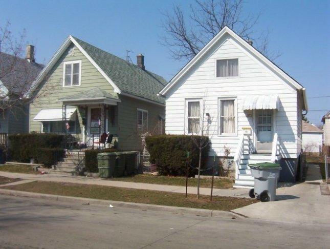 2512 W Rogers, Milwaukee, WI 53204