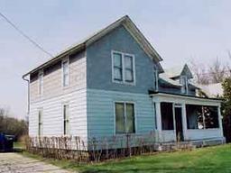 517 Summit Ave, Oconomowoc, WI 53066