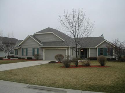 26277 W Quail Hollow #1, Pewaukee, WI 53072