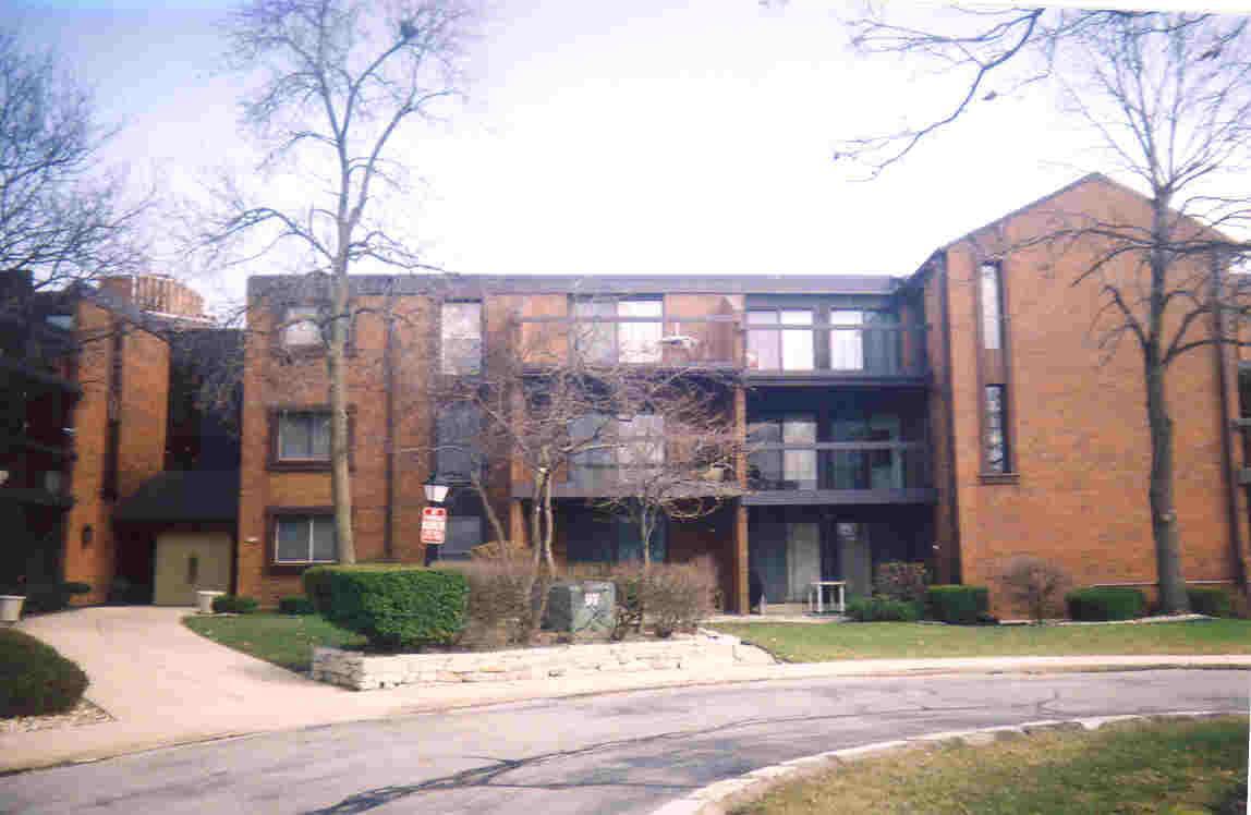 5200 S Tuckaway Blvd. #211, Greenfield, WI 53221