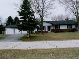 5737 Hickory Knoll, West Bend, WI 53095