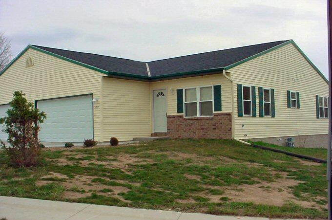 1215 Firethorn Dr., West Bend, WI 53090