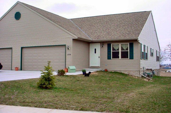 1209 Firethorn, West Bend, WI 53090