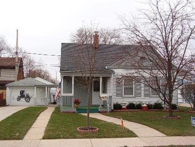 272 E Gauer Cir., Milwaukee, WI 53207