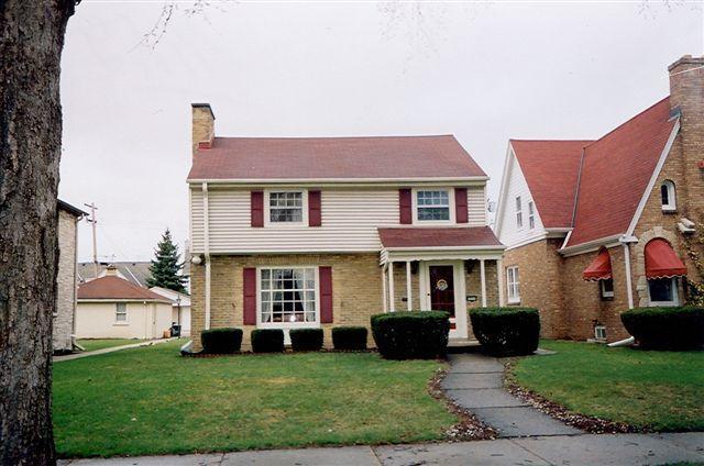 8864 Stickney Ave, Wauwatosa, WI 53226