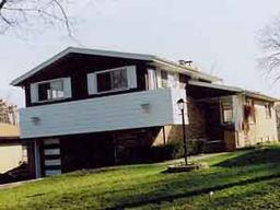 3220 N Knoll Ter, Wauwatosa, WI 53222