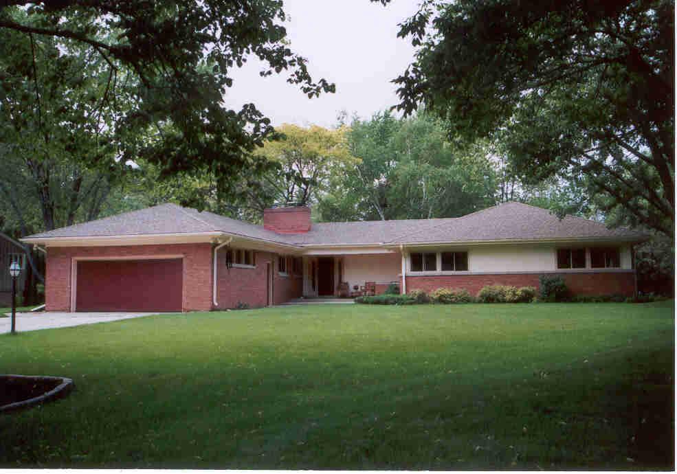 140 W Blackhawk Rd., Fox Point, WI 53217