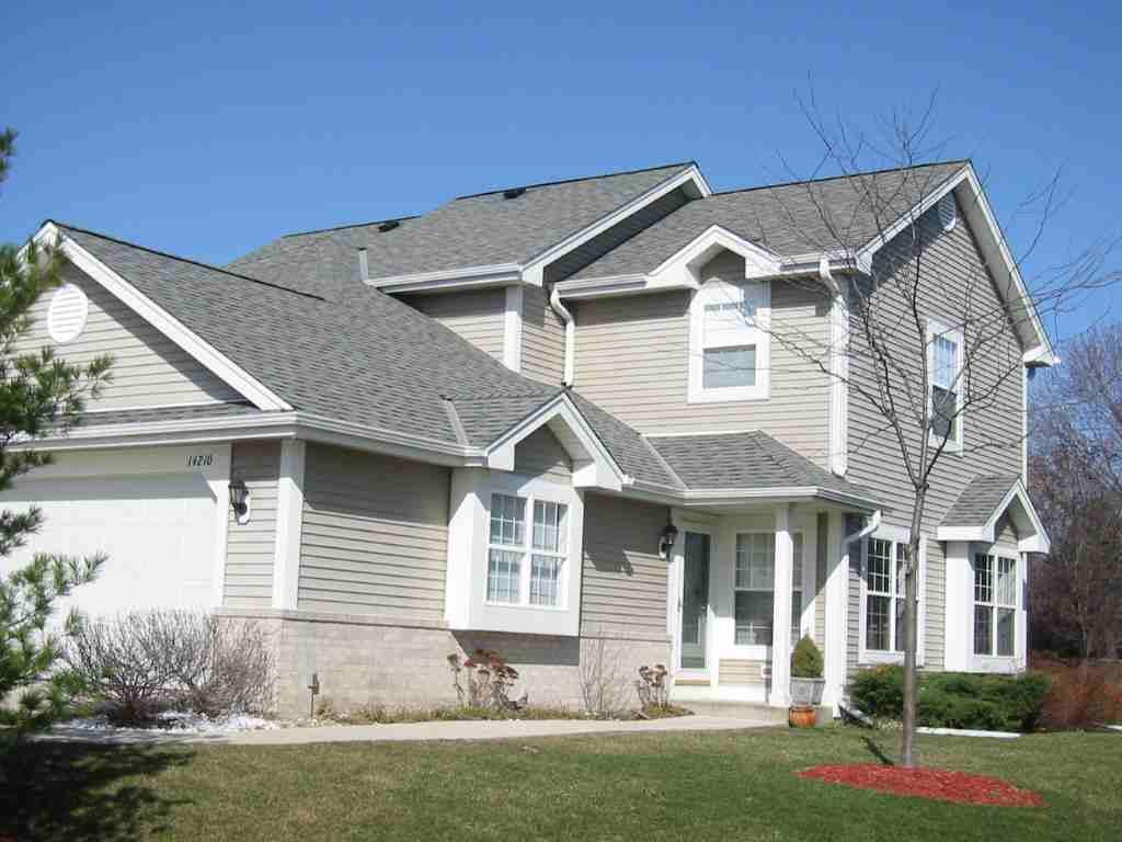 14210 W Lenox Dr., New Berlin, WI 53151