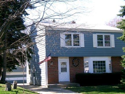 2645 N 115th St, Wauwatosa, WI 53226