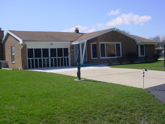 5887 W Glenbrook Rd, Brown Deer, WI 53223