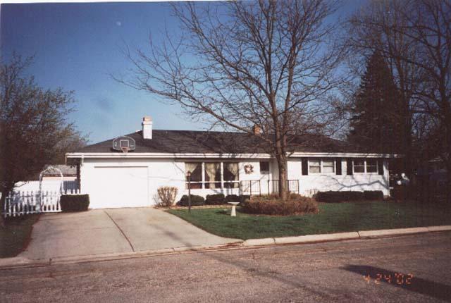 903 Blake St, Oconomowoc, WI 53066