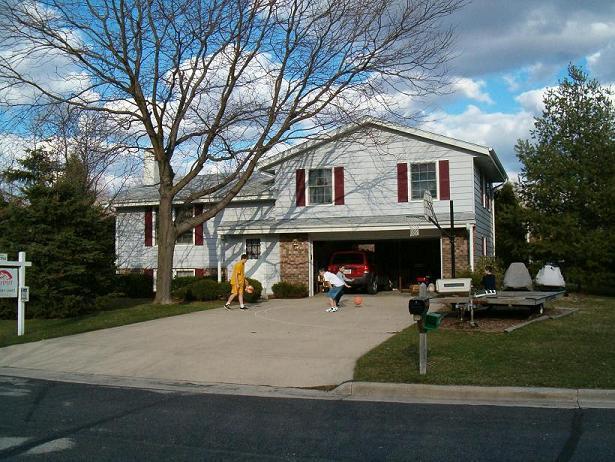 170 Fox Glen Rd., Fredonia, WI 53021