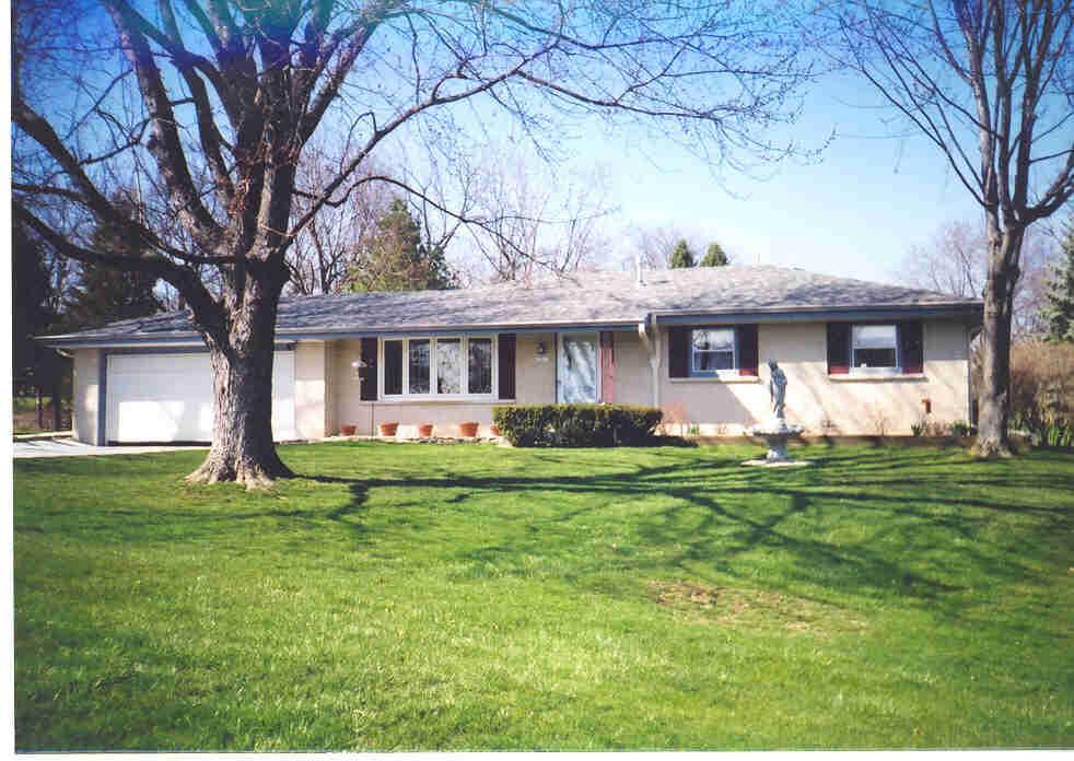 11830 W Scherrei Dr., Franklin, WI 53132