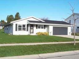 8361 S Deer Ridge Pass, Oak Creek, WI 53154