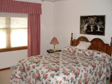 302 S Comanche Ln, Waukesha, WI 53188