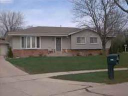 7463 S Highfield Ct, Oak Creek, WI 53154