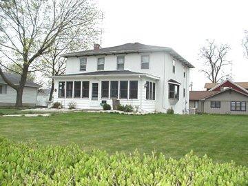 436 E Summit Ave, Oconomowoc, WI 53066