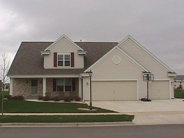 3537 Rivers Crossing Dr., Waukesha, WI 53189