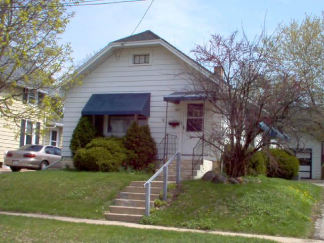 915 N Greenfield Ave, Waukesha, WI 53186