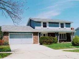 340 E Parkway Estates, Oak Creek, WI 53154