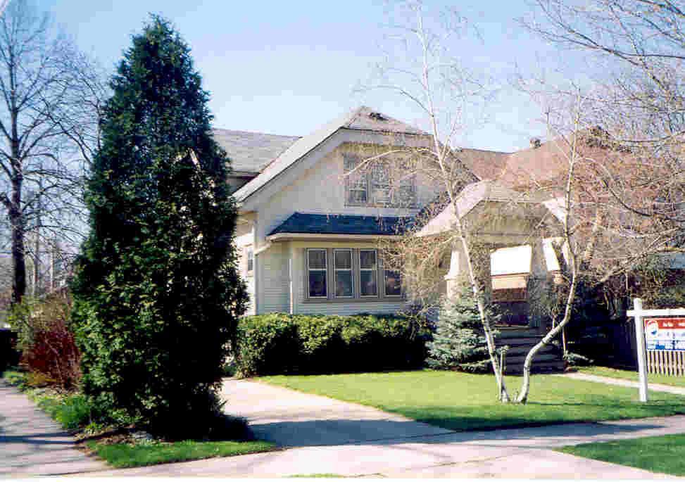 2005 E Wood Pl., Shorewood, WI 53211