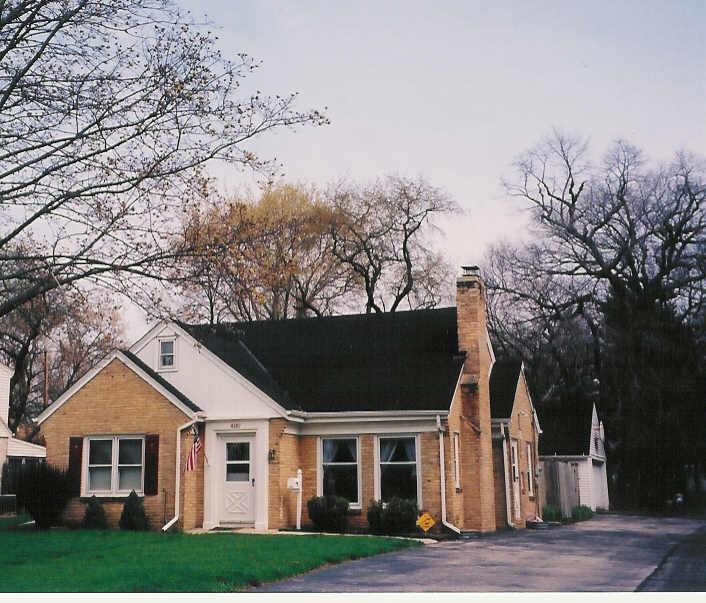 6100 N Apple Blossom, Glendale, WI 53217