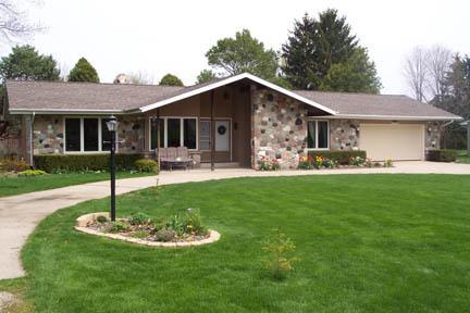39524 Laketon Ave., Oconomowoc, WI 53066