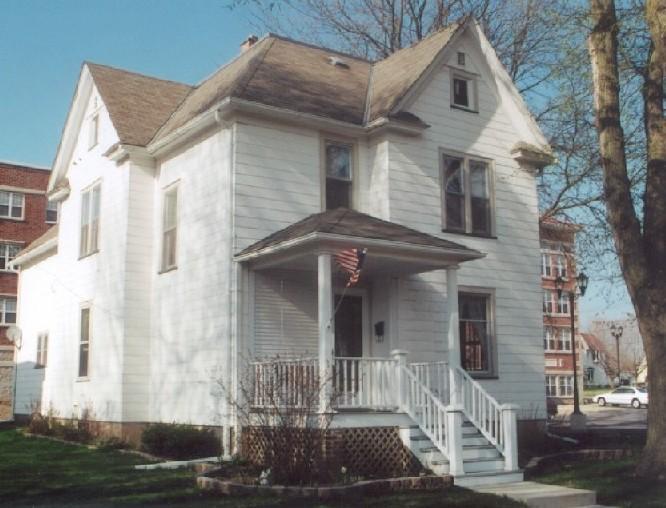 32 High St., Hartford, WI 53027