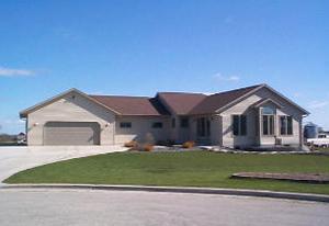 108 Eaton Ct., Saint Nazianz, WI 54232