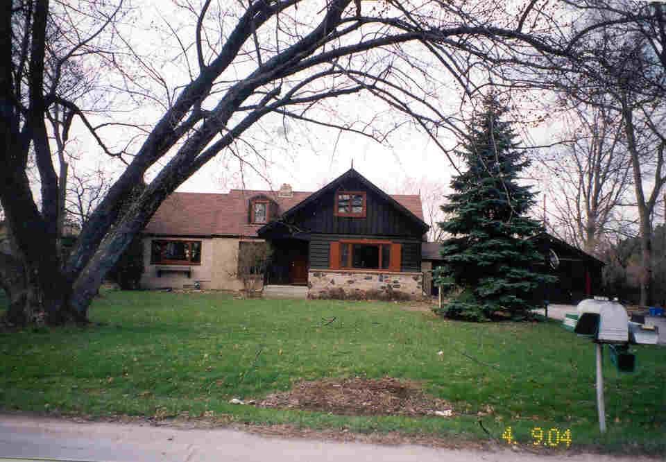 14020 W Crest View Dr., New Berlin, WI 53151