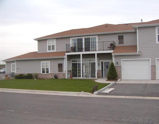 6637 Meadowlands Cir. #5B, Pleasant Prairie, WI 53158