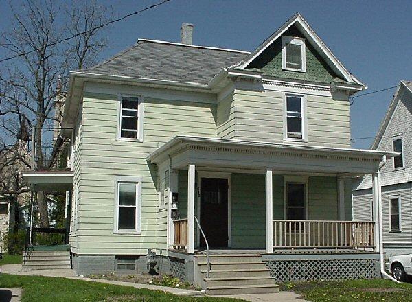 410 N 5th St, Watertown, WI 53094