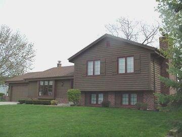 2109 Bonnie Ln., Waukesha, WI 53188