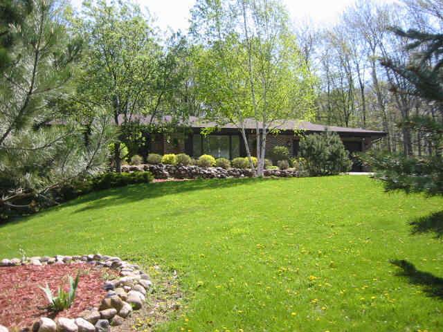 N1534 Hardwood Dr., Linn, WI 53147