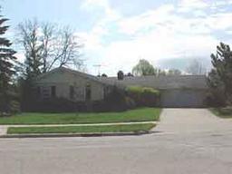 725 Meadowbrook Dr., West Bend, WI 53090