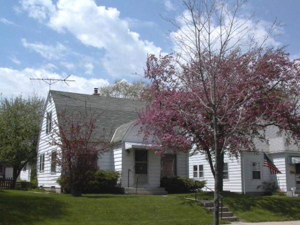 3265 S Burrell St., Milwaukee, WI 53207