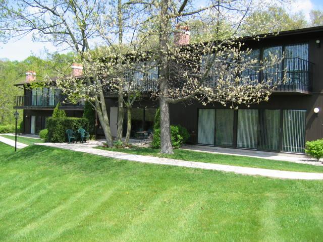 83-05 Red Chimney Rd., Geneva, WI 53147