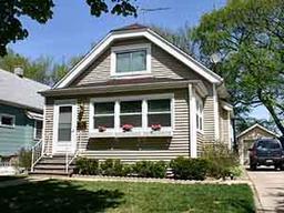 6904 Maple Ter., Wauwatosa, WI 53213